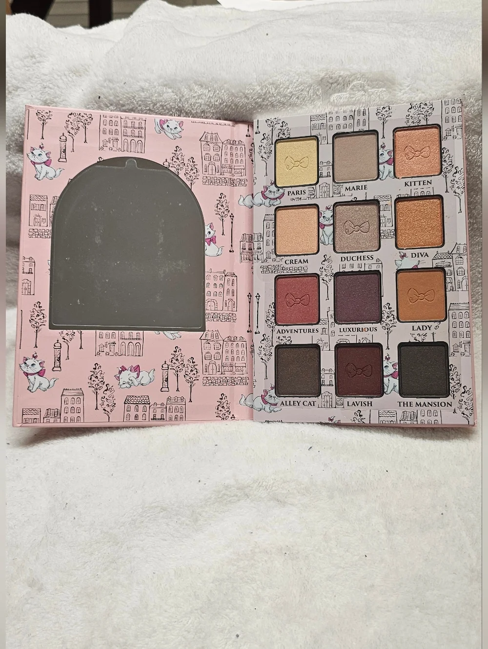 The Aristocats Eyeshadow Palette flawed cover no cat
